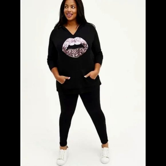 Torrid Sequin Lips Hoodie Sweater ~ sz 2 - Picture 1 of 4
